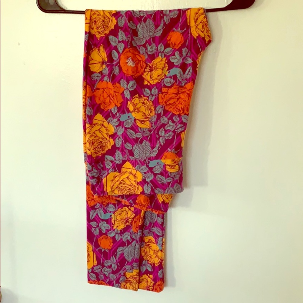 LuLaRoe Tall & Curvy Leggings